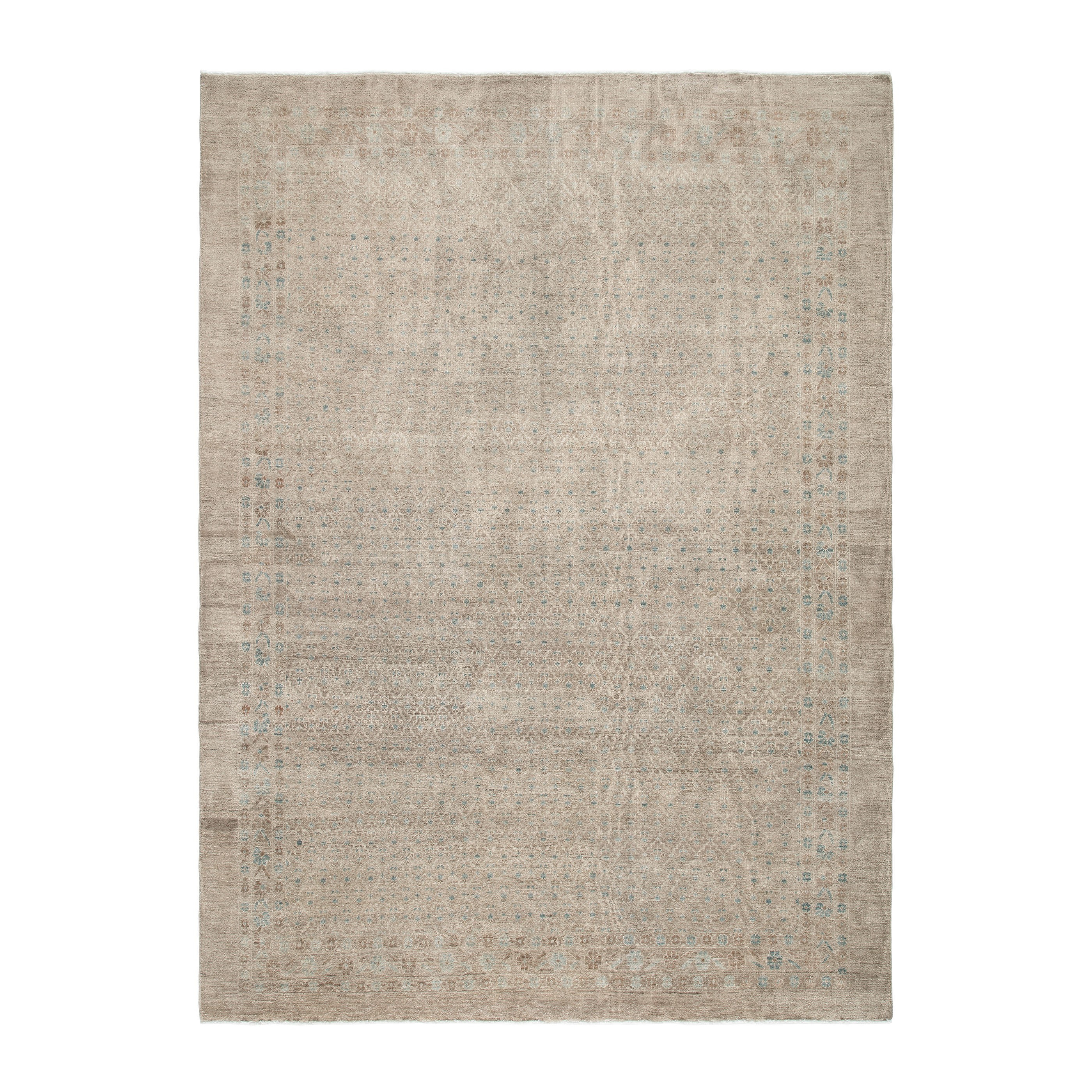 This Serab rug is crafted using hand-carded Persian wool and natural dyes in the same region as those produced centuries ago.