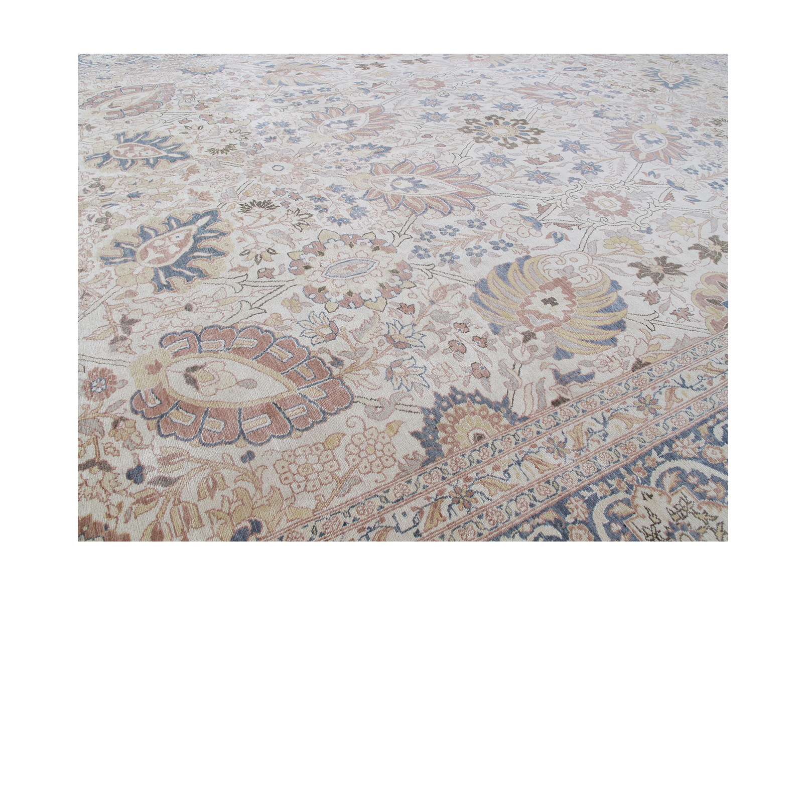 This Persian Tabriz rug is made of 100% wool.