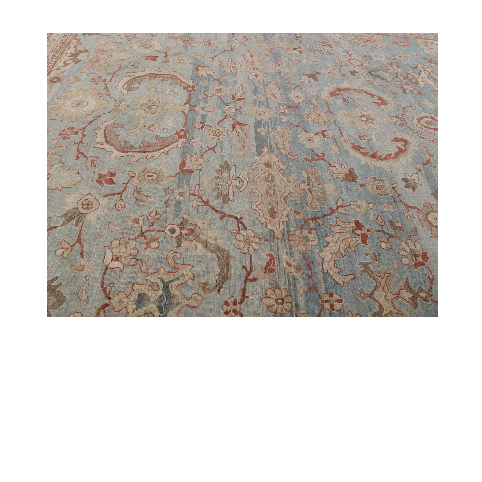Ziegler Sultanabad is hand-knotted and made of 100% wool.