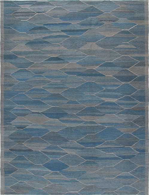 This Shiraz rug is handwoven and its made of 100% wool.