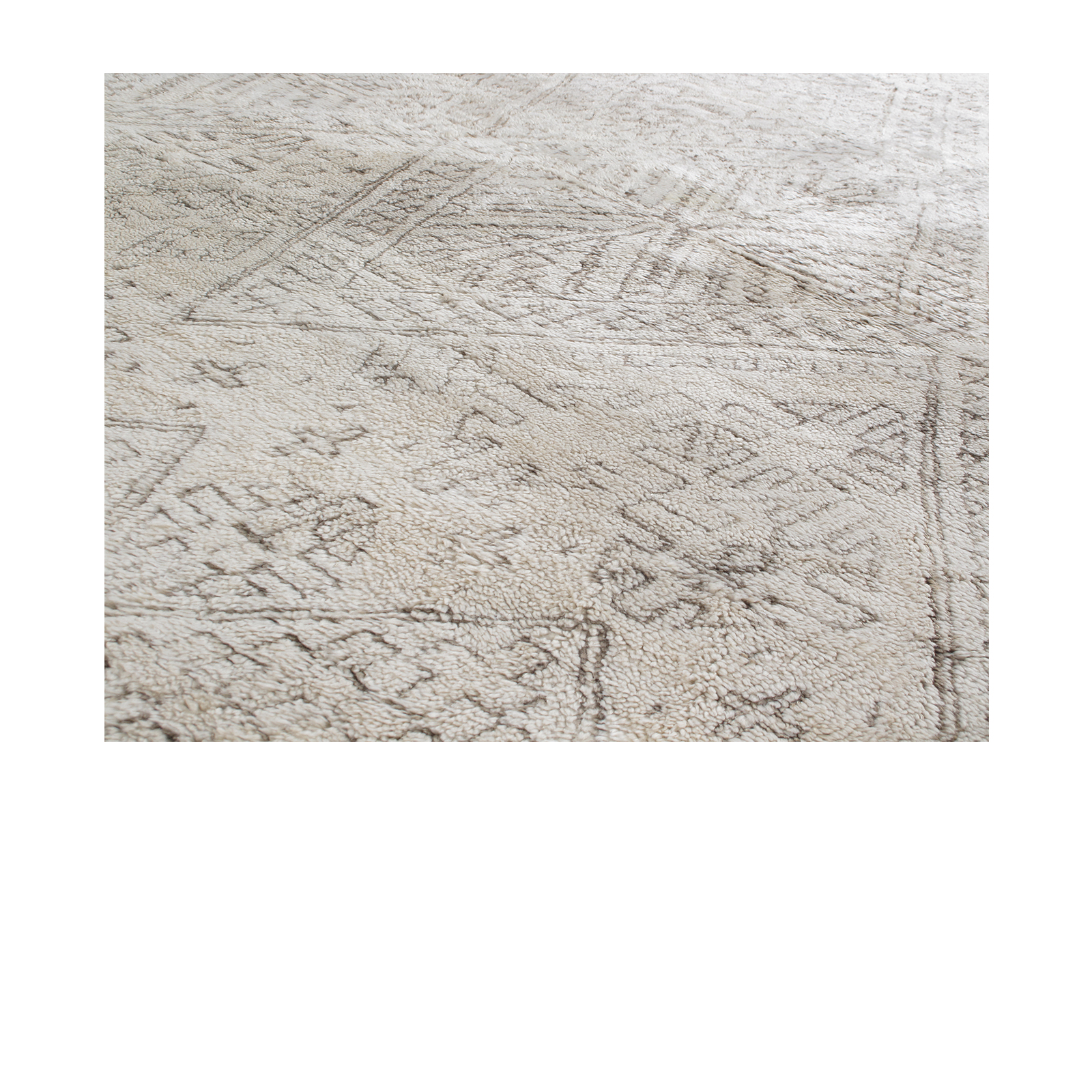 This Berber rug is hand-knotted and and made of 100% wool. 