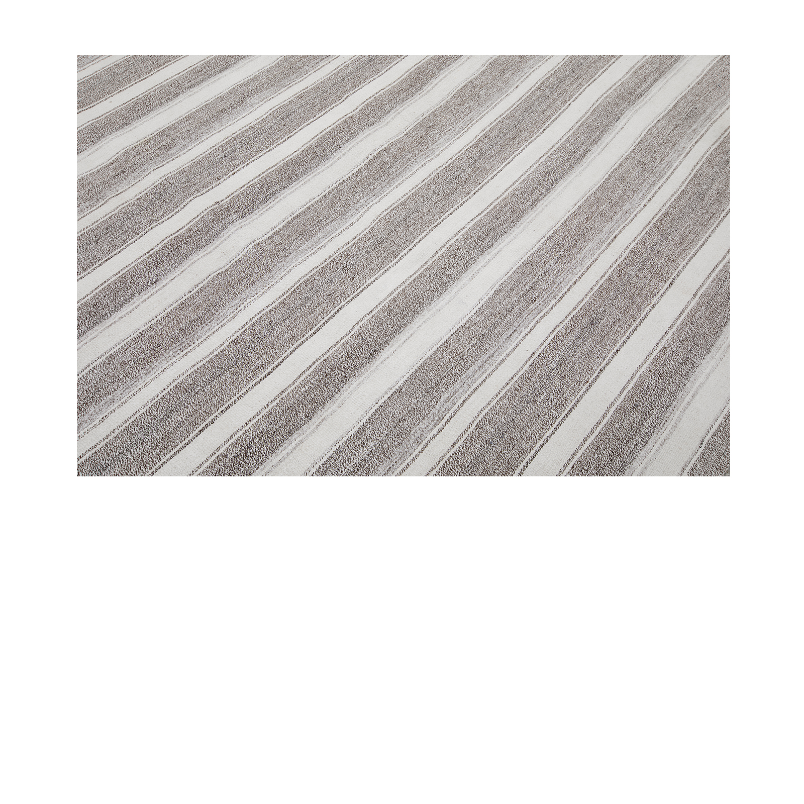 This Pelas  flatweave Stripe rug is hand woven. 