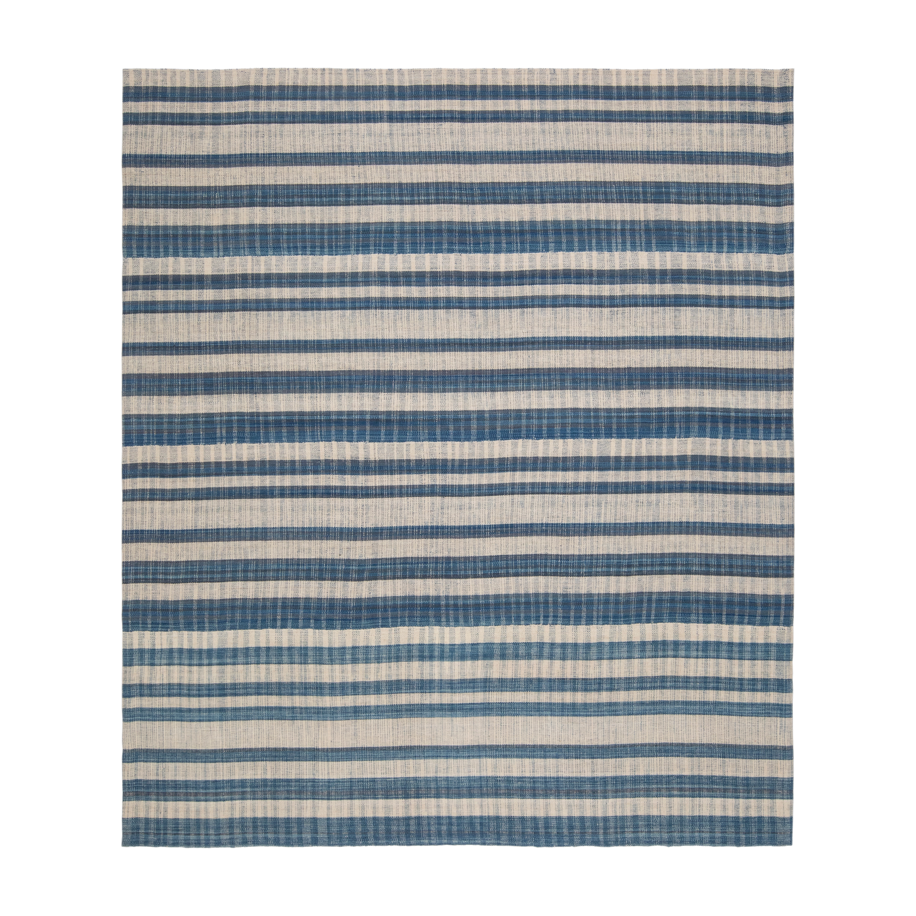 This Pelas Flatweave has a minimalist and modern design that can last a lifetime.