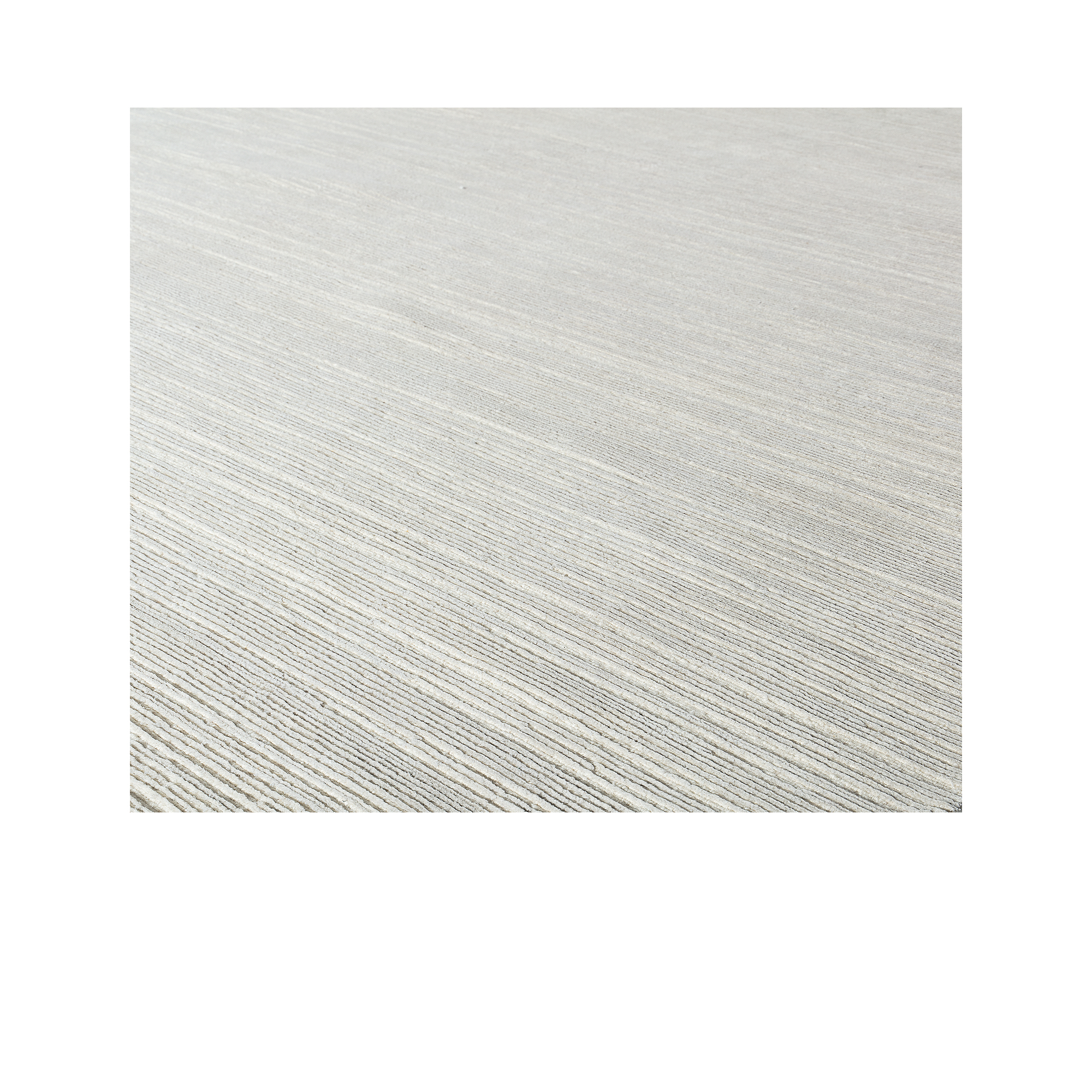 Our Staggered rug is hand-knotted made of wool and pure silk.