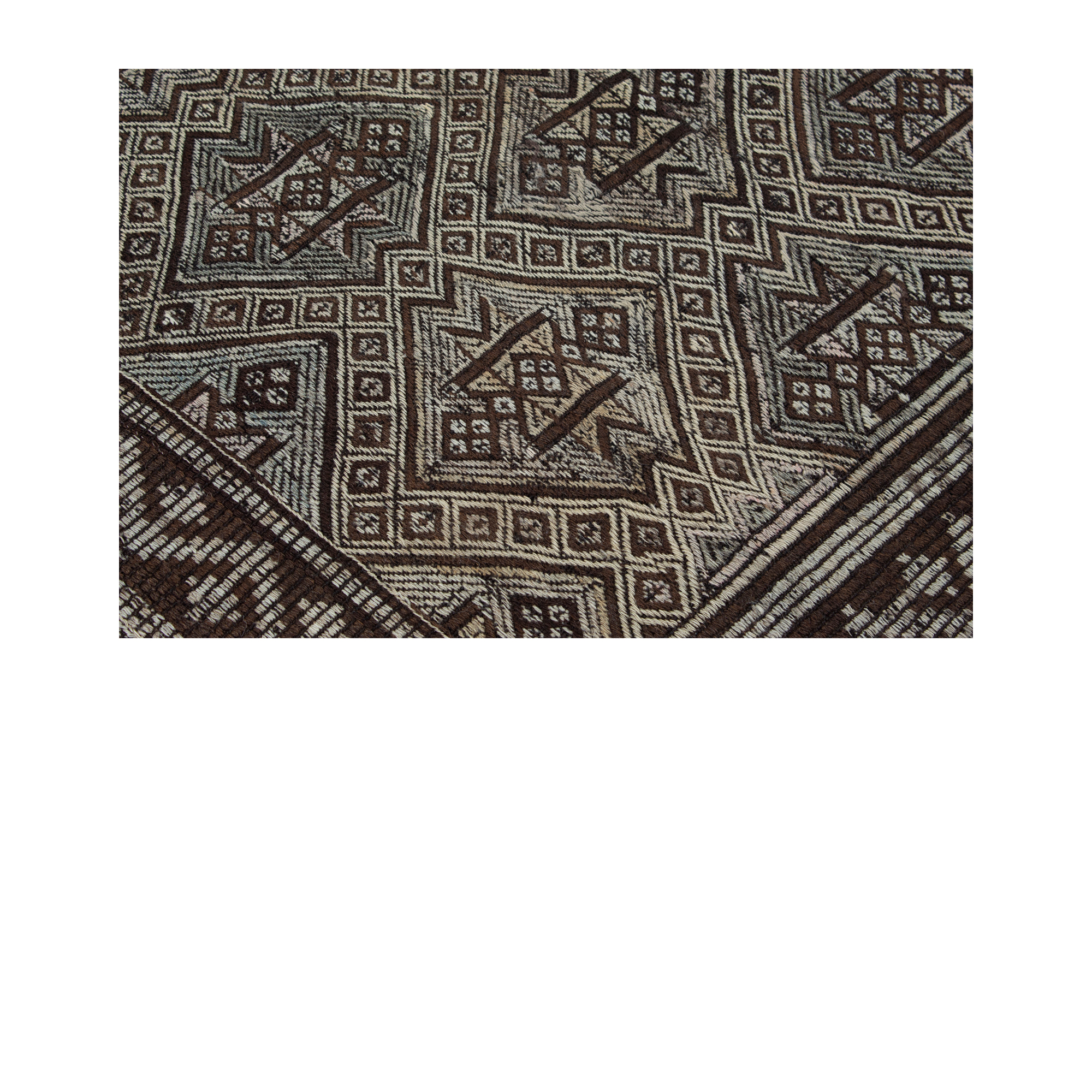 This Vintage Zeillu Flatweave rug is hand-woven and made of 100% wool. 