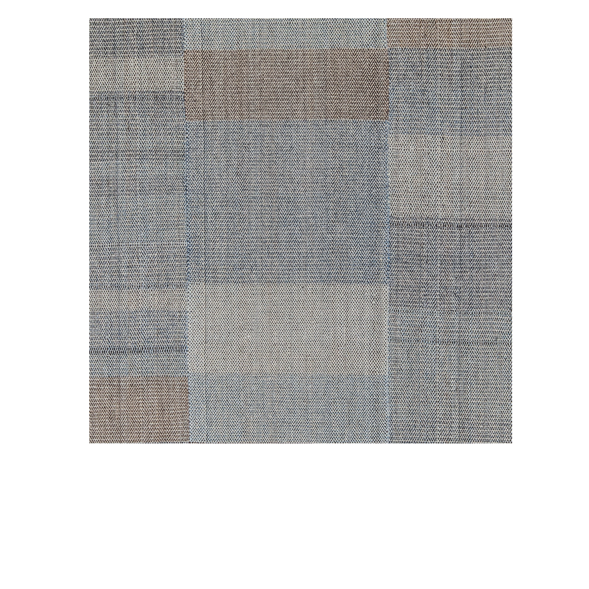 This Charmo flatweave rug is hand-woven and made of 100% wool.