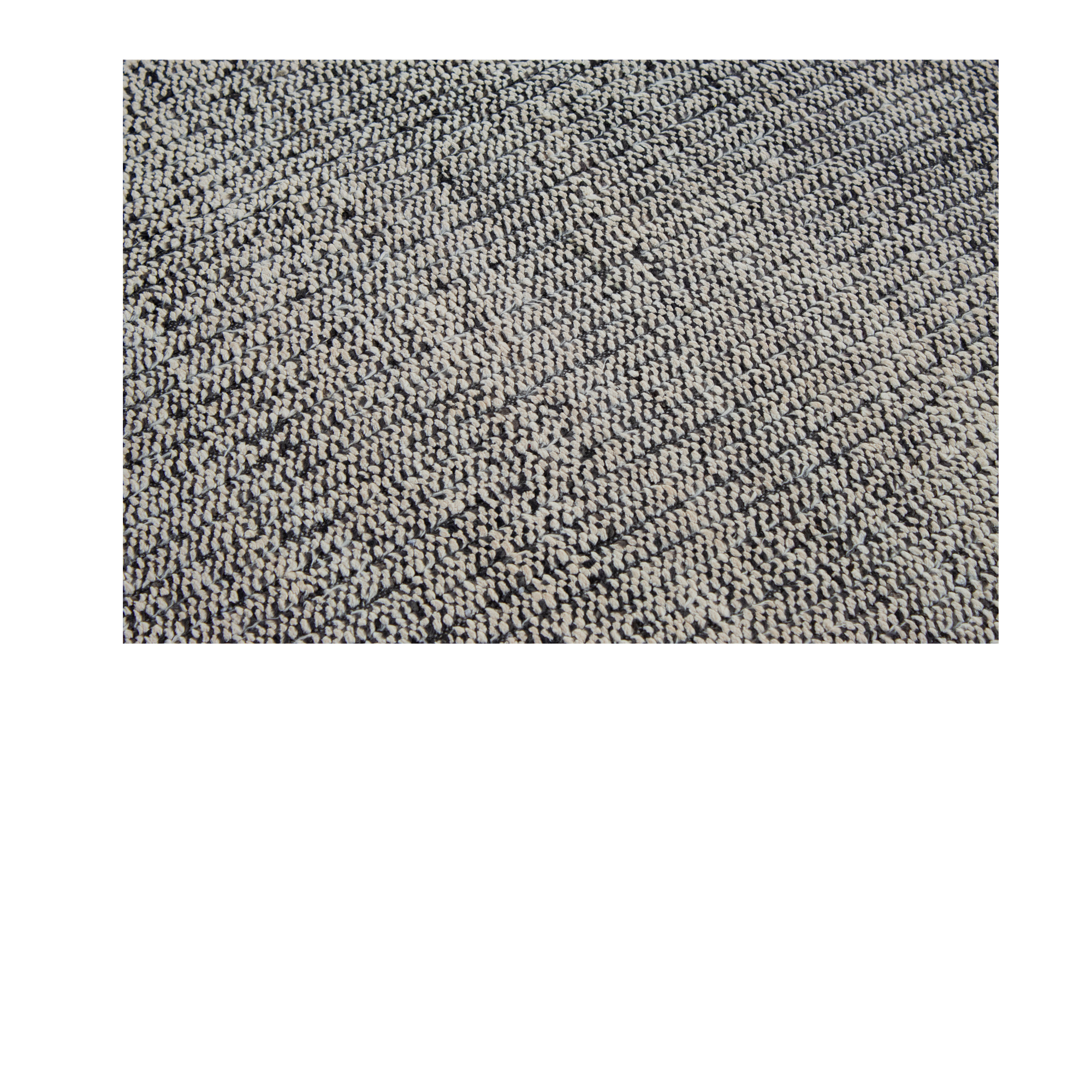 This Checkered flatweave rug is hand-knotted and made of 100% wool.