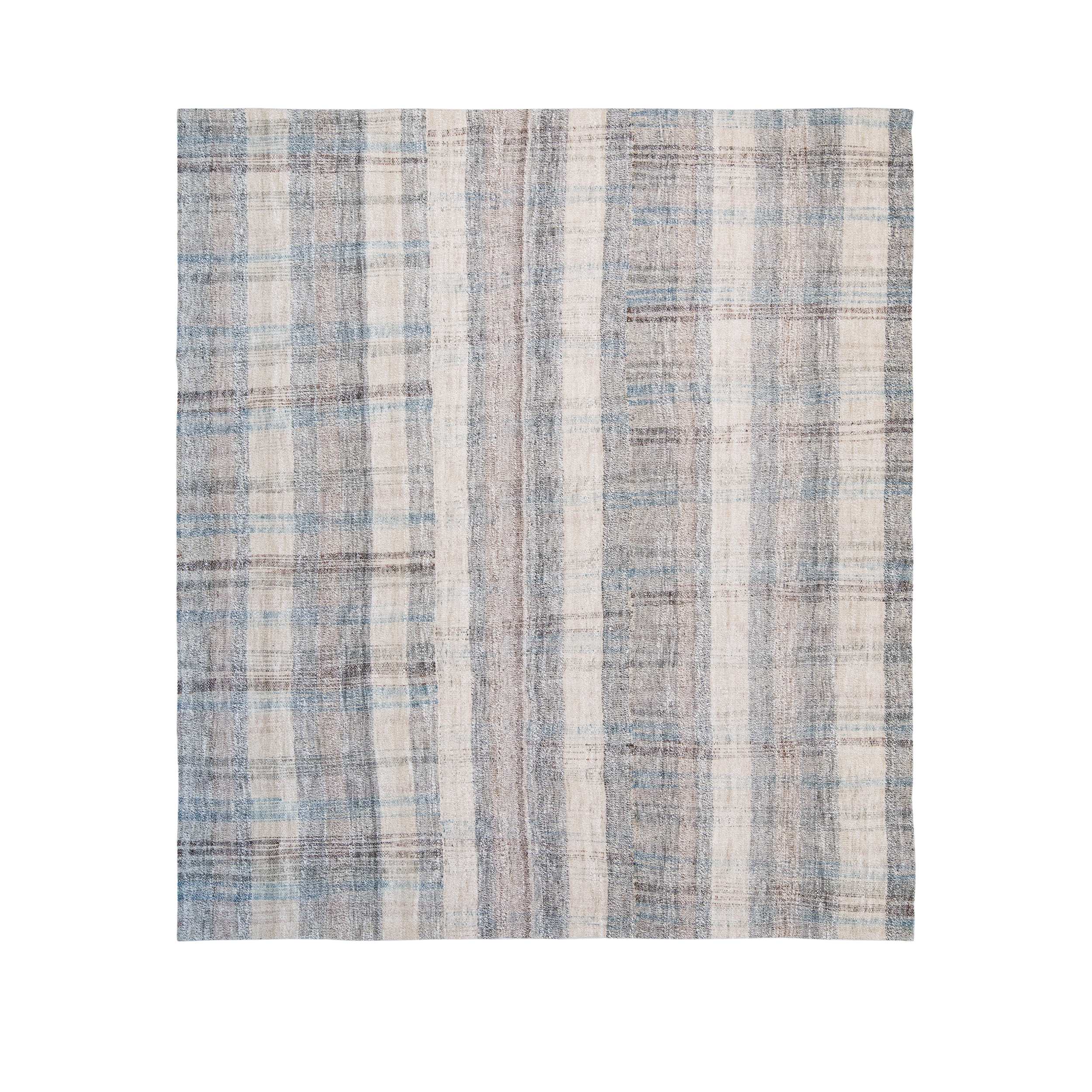 This Pelas flatweave rug is hand-woven and made of wool and cotton. 
